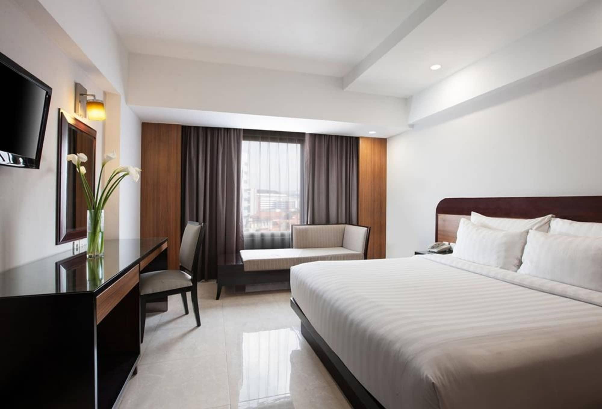 Hotel Santika Premiere Semarang Kültér fotó