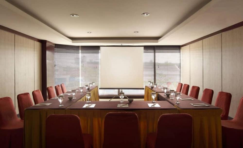 Hotel Santika Premiere Semarang Kültér fotó