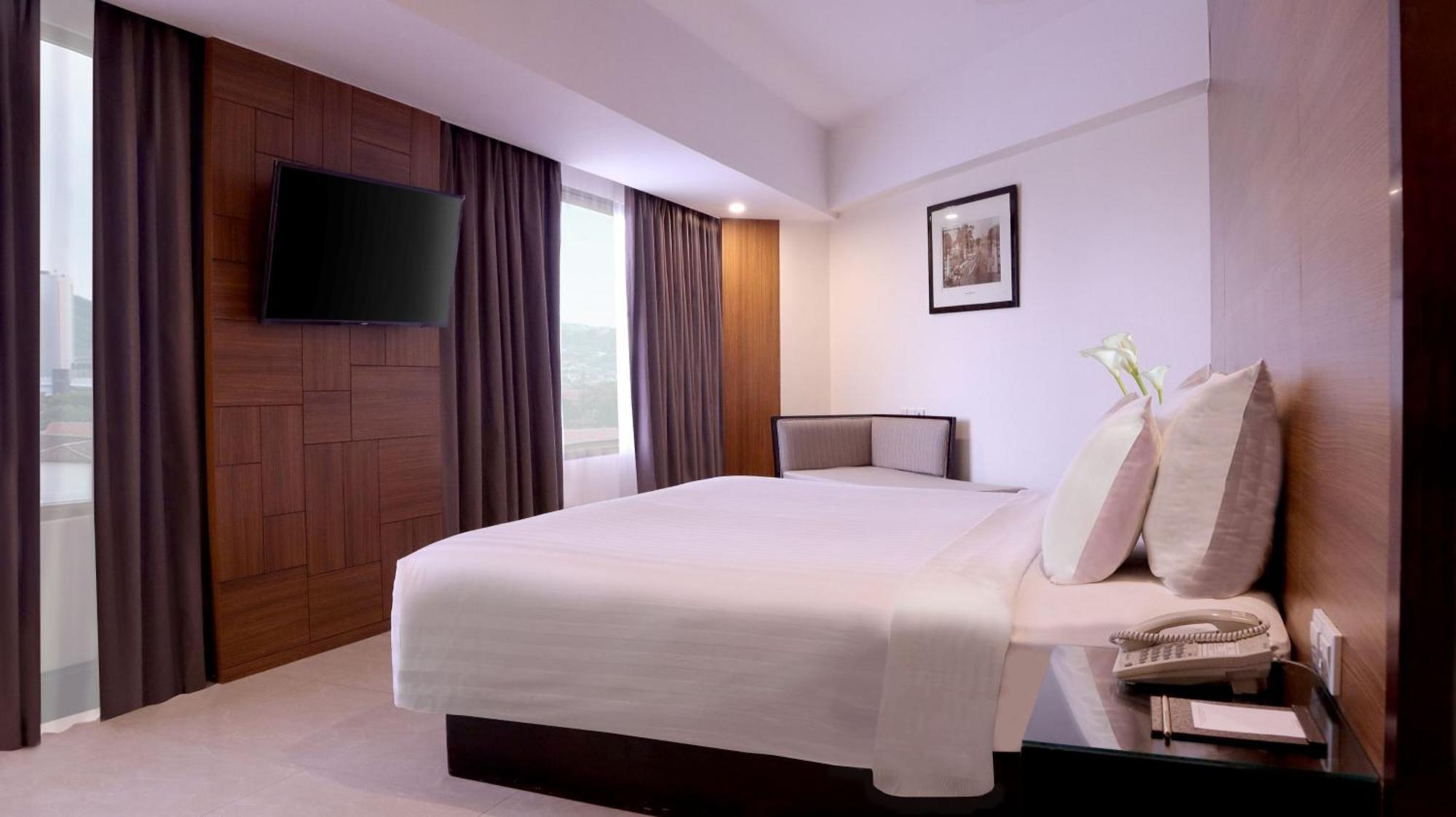 Hotel Santika Premiere Semarang Kültér fotó