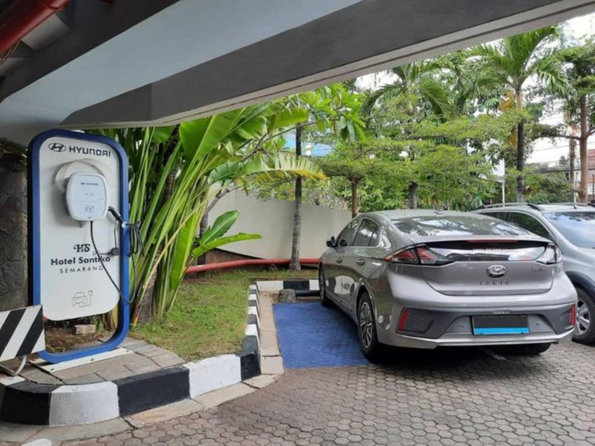 Hotel Santika Premiere Semarang Kültér fotó