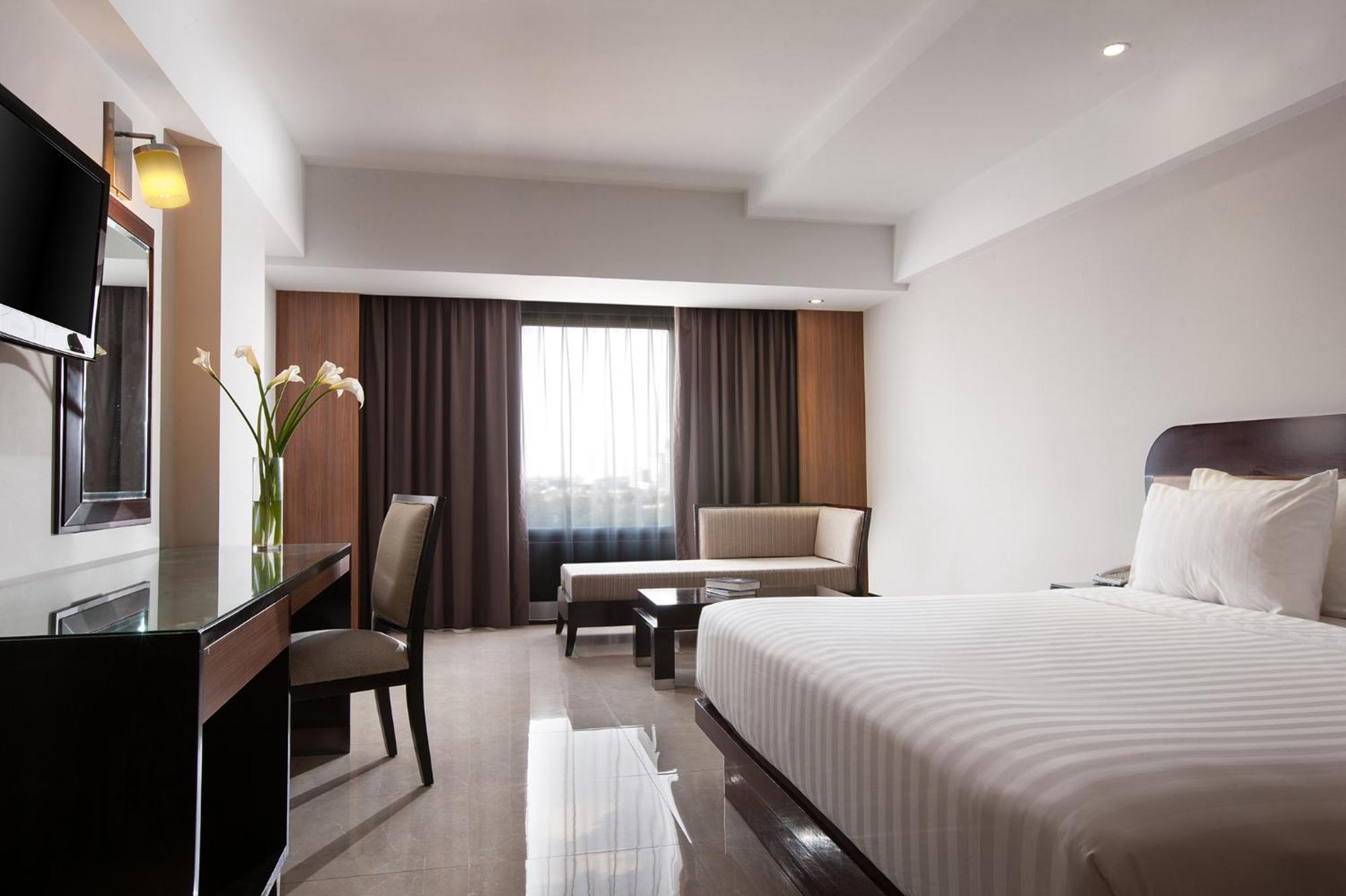 Hotel Santika Premiere Semarang Kültér fotó