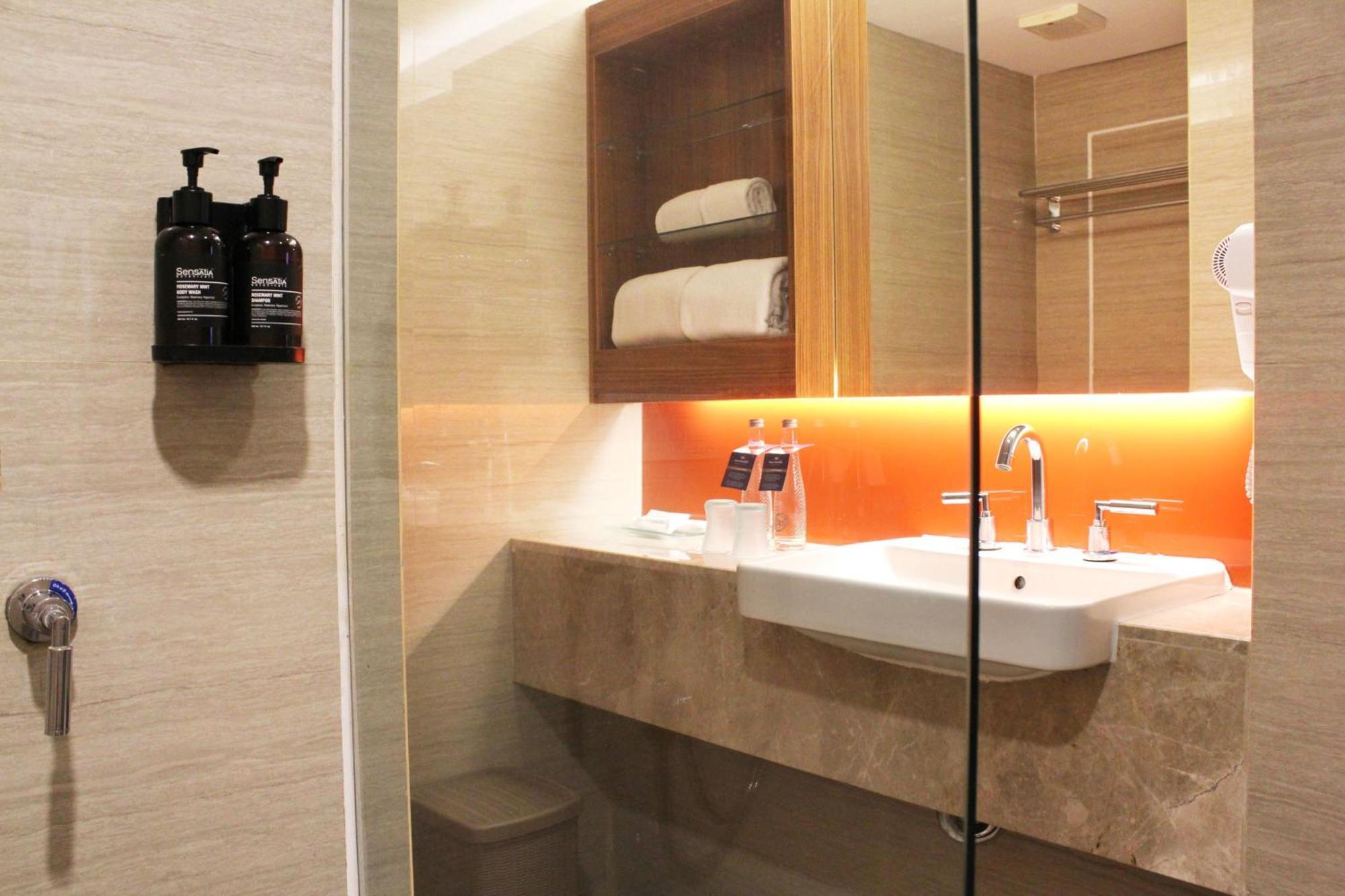 Hotel Santika Premiere Semarang Kültér fotó
