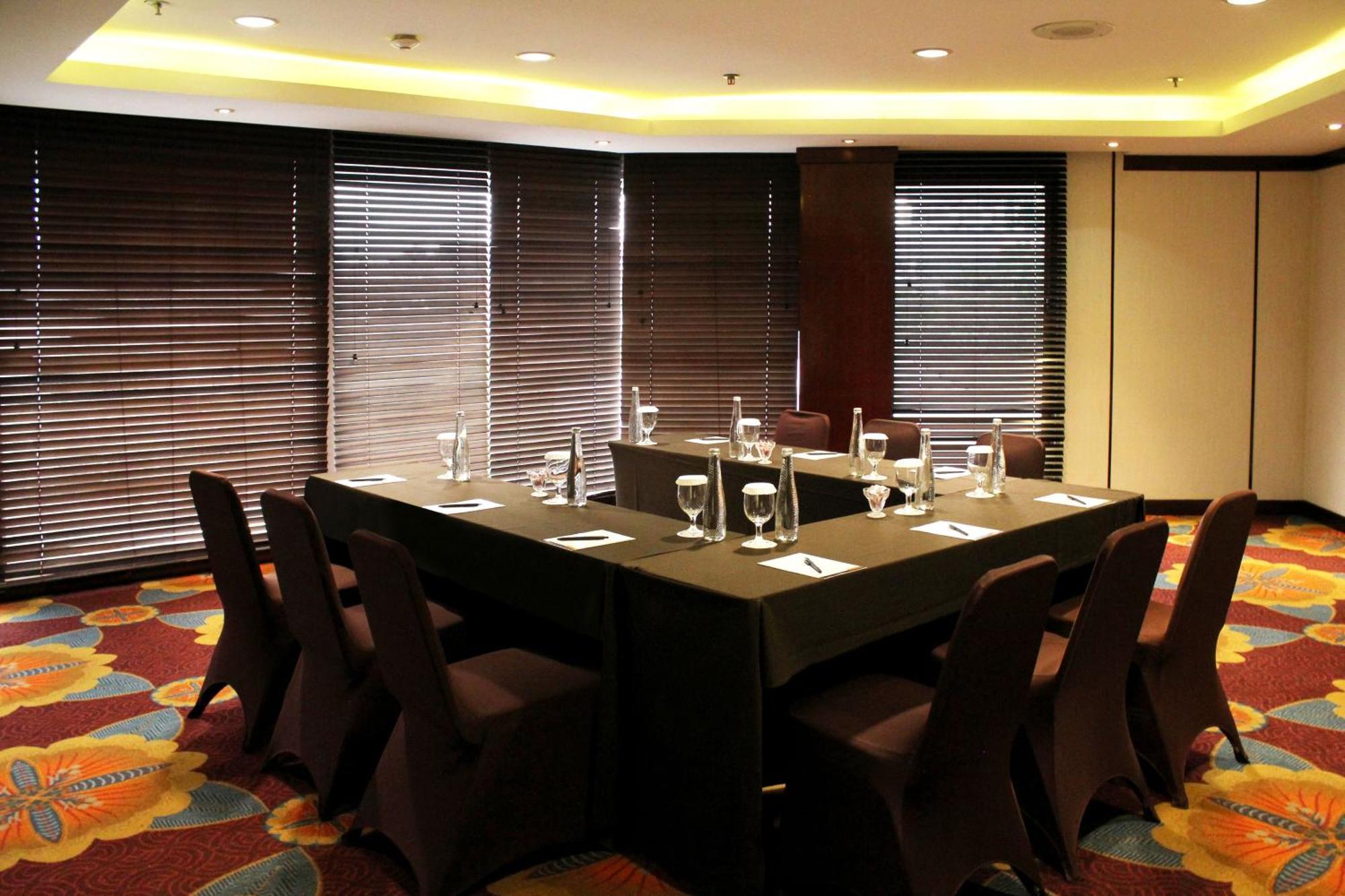 Hotel Santika Premiere Semarang Kültér fotó